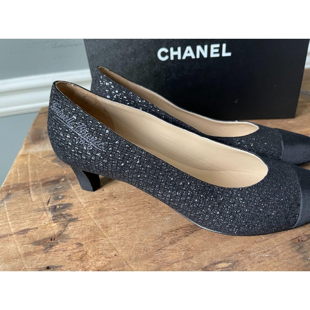 Gabrielle CHANEL Coco Black Tweed Cap Toe Low Pump - Picture 8 of 13